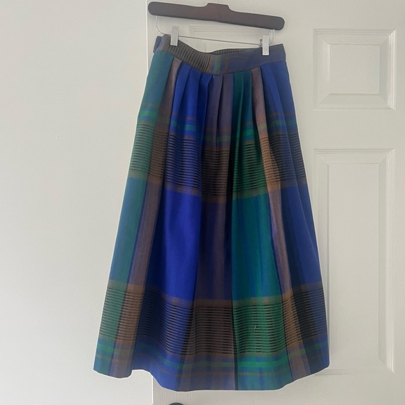 Vintage 80s Liz Claiborne pleated plaid 100% wool A-line skirt - Picture 2 of 9